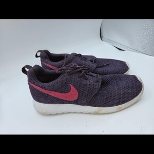 Nike Roshe One Pink Swoosh Girls Sneakers 6.5Y